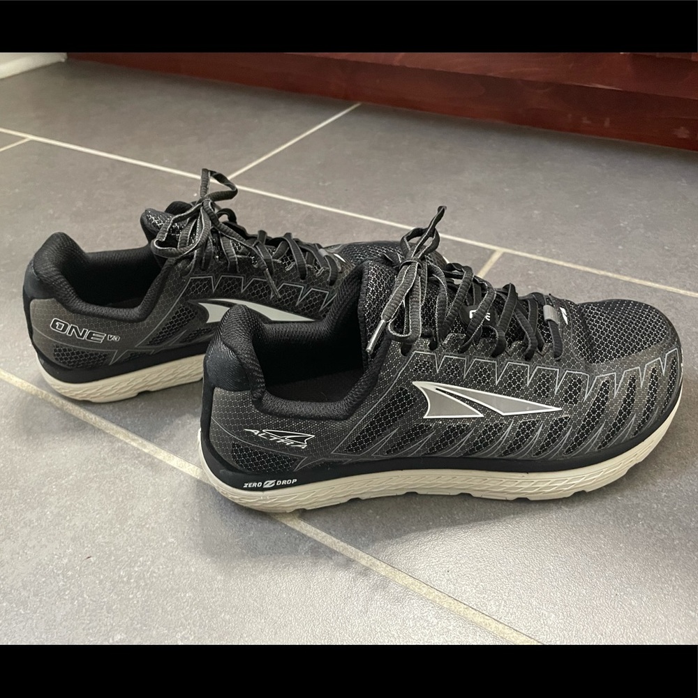 Altra Women’s Athletic Shoe. Size 8